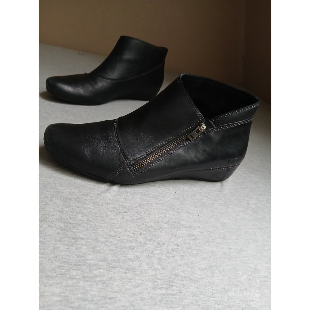 Taos Boots Womens 9.5 Hideaway Bootie Black Leather Comfort Minimalist Office